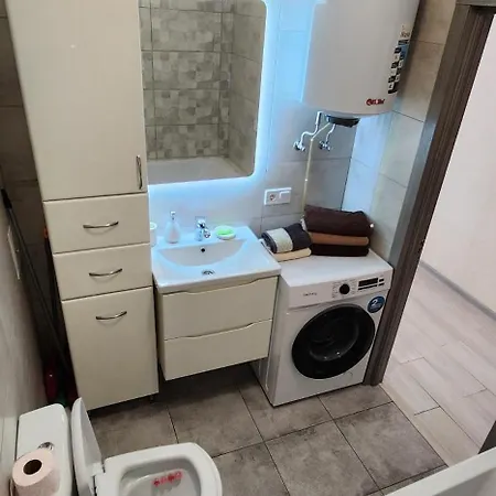 сучасна студія в жк маршал сіті, є укриття Apartamento
